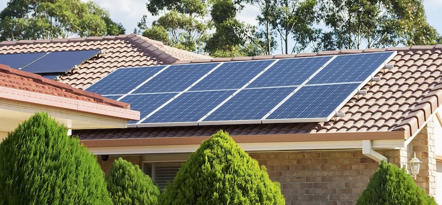 Placas solares sobre tejado