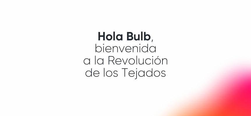 Texto "Hola Bulb, bienvenida a la Revolución de los Tejados" sobre fondo blanco con un degradado en la esquina