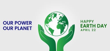 Ilustración del Día de la Tierra con manos verdes sosteniendo el planeta y el texto “OUR POWER OUR PLANET” y “HAPPY EARTH DAY APRIL 22”