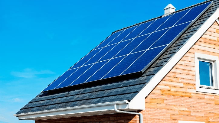 Tejado con ventana pequeña